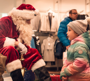 Weihnachtsmann_Kostuem_mit_Darsteller_mieten2